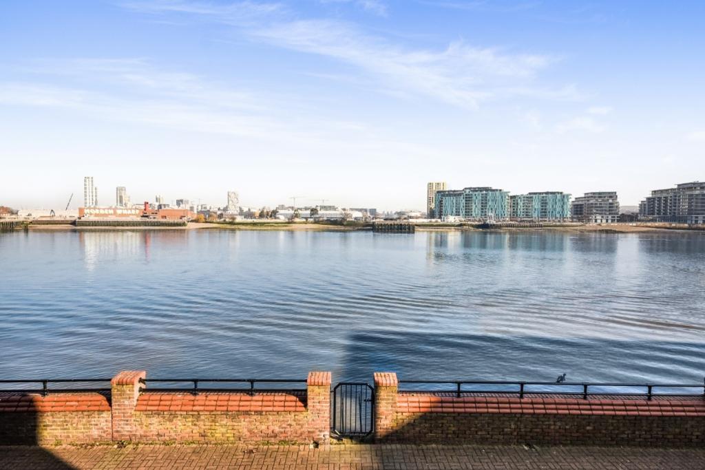 Plymouth Wharf – 1 Bedroom Apartment to Rent – 526 sq ft – £1,703 pcm