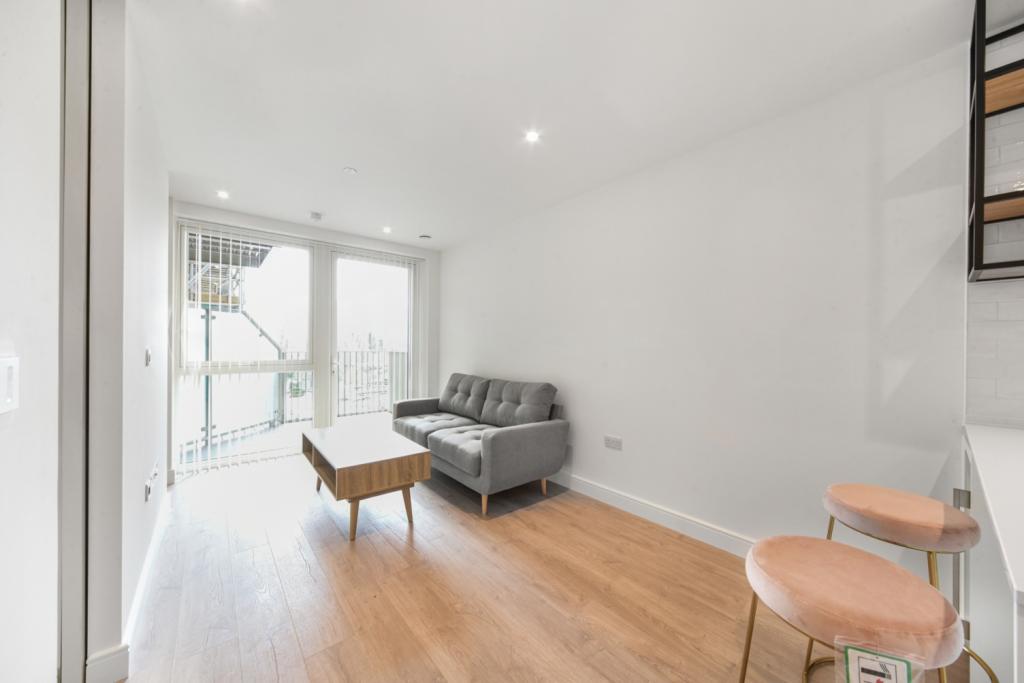 Grand Union – Studio Apartment To Rent – 433 sq ft – £1,750 pcm