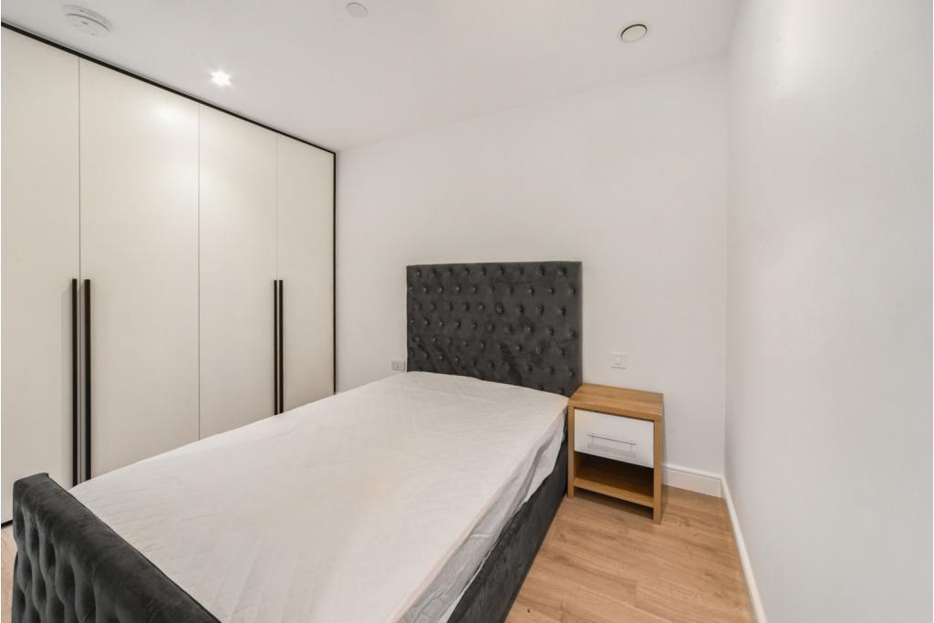 Grand Union – Studio Apartment To Rent – 433 sq ft – £1,750 pcm