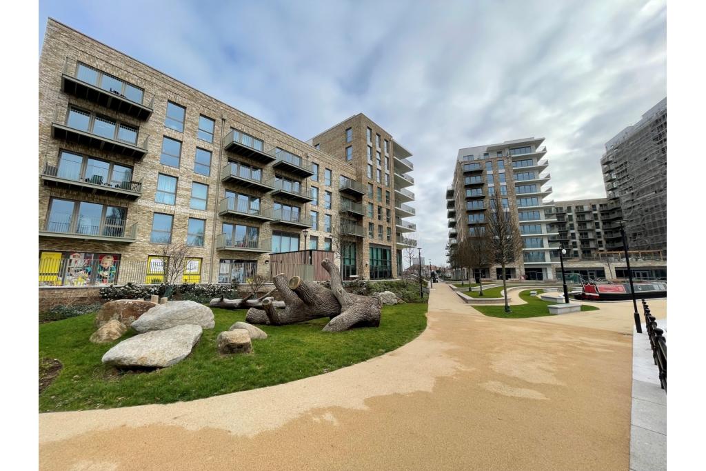 Grand Union – Studio Apartment To Rent – 433 sq ft – £1,750 pcm