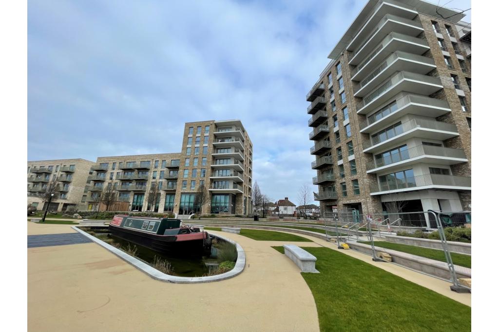 Grand Union – Studio Apartment To Rent – 433 sq ft – £1,750 pcm