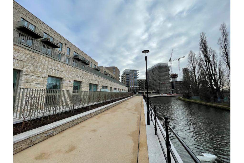 Grand Union – Studio Apartment To Rent – 433 sq ft – £1,750 pcm
