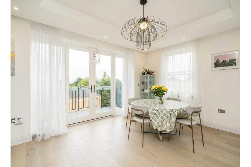 Chambers Park Hill – 2 Bedroom Apartment To Rent – 943 sq ft – £3,250 pcm