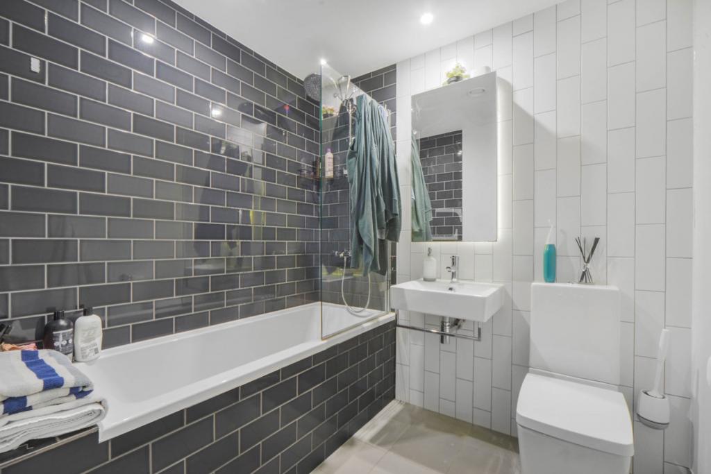 Royal Wharf – 3 Bedroom Terraced House To Rent – 1,339 sq ft – £3,466 pcm