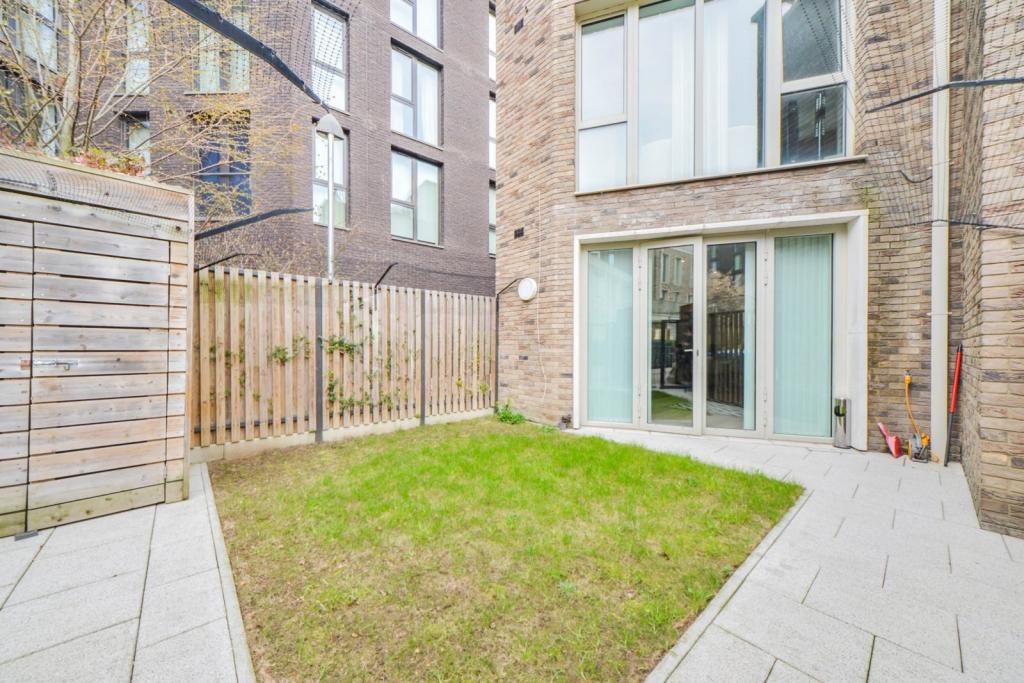 Royal Wharf – 3 Bedroom Terraced House To Rent – 1,339 sq ft – £3,466 pcm