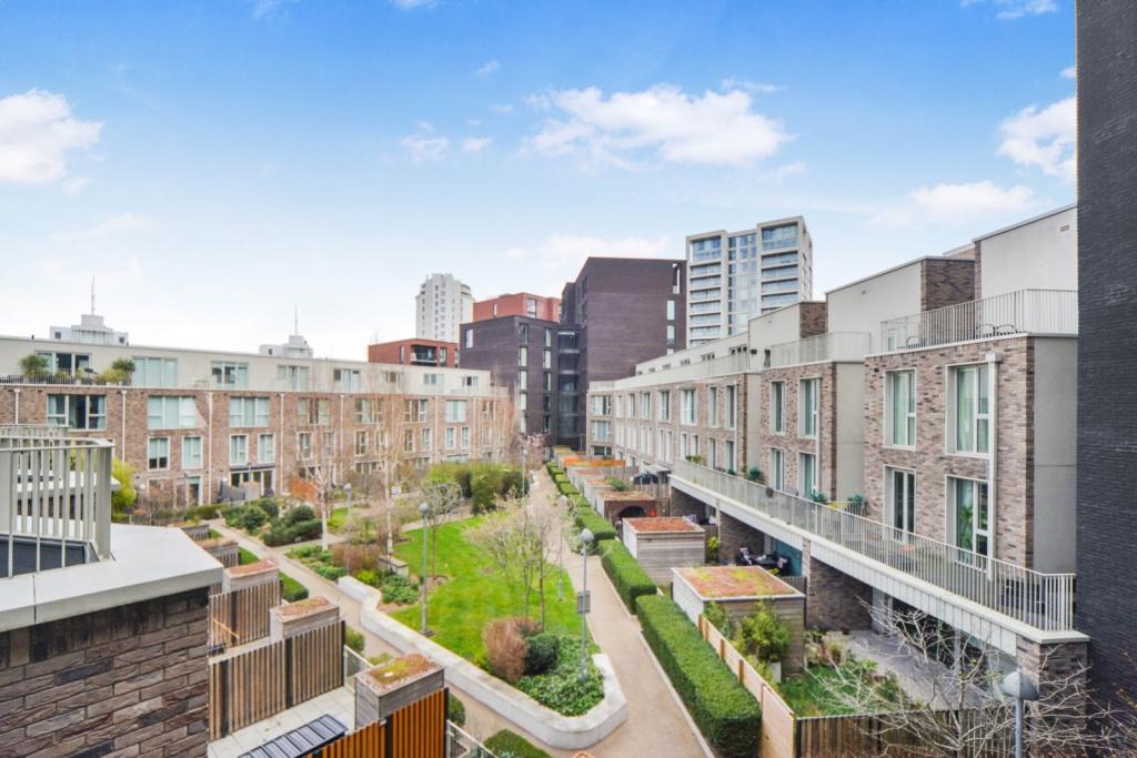Royal Wharf – 3 Bedroom Terraced House To Rent – 1,339 sq ft – £3,466 pcm