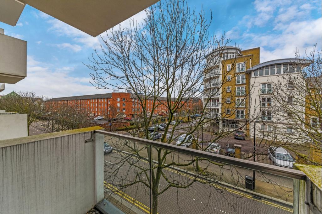 One Bedroom Apartment to Rent – Fairmont House, Maple Quays, Canada Water, London SE16 – 559 sq ft