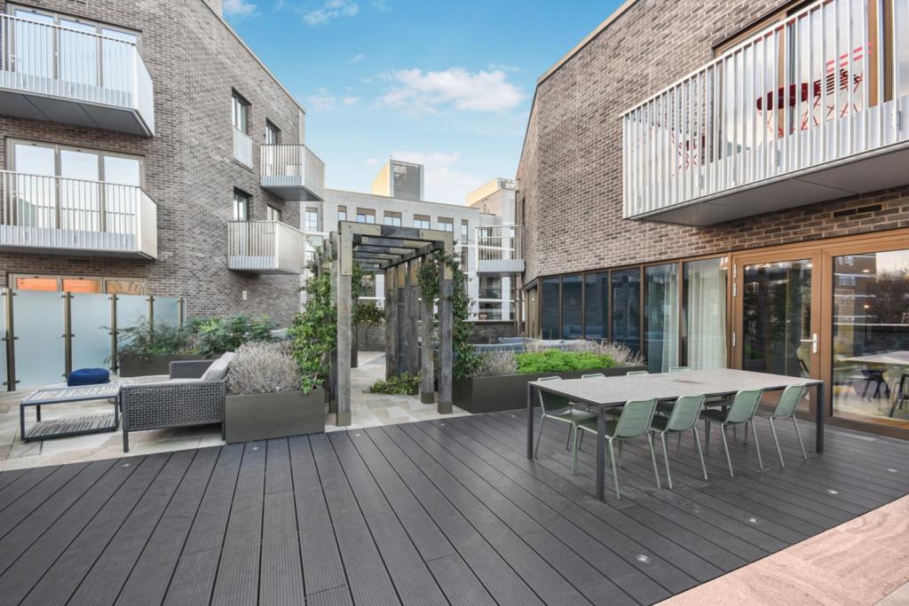 Paragon Square, Clerkenwell, London, WC1X – 1 Bedroom Apartment to Rent – £3,510pcm