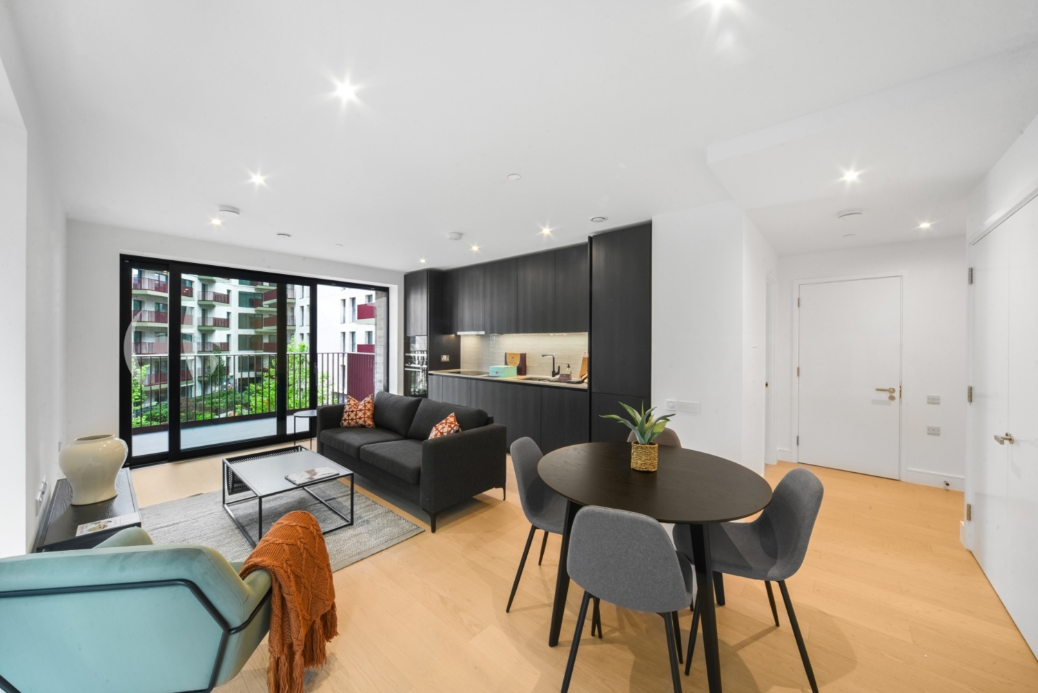 Park & Sayer – Two Bedroom Apartment To Rent – 714 sq ft – £3,466 pcm