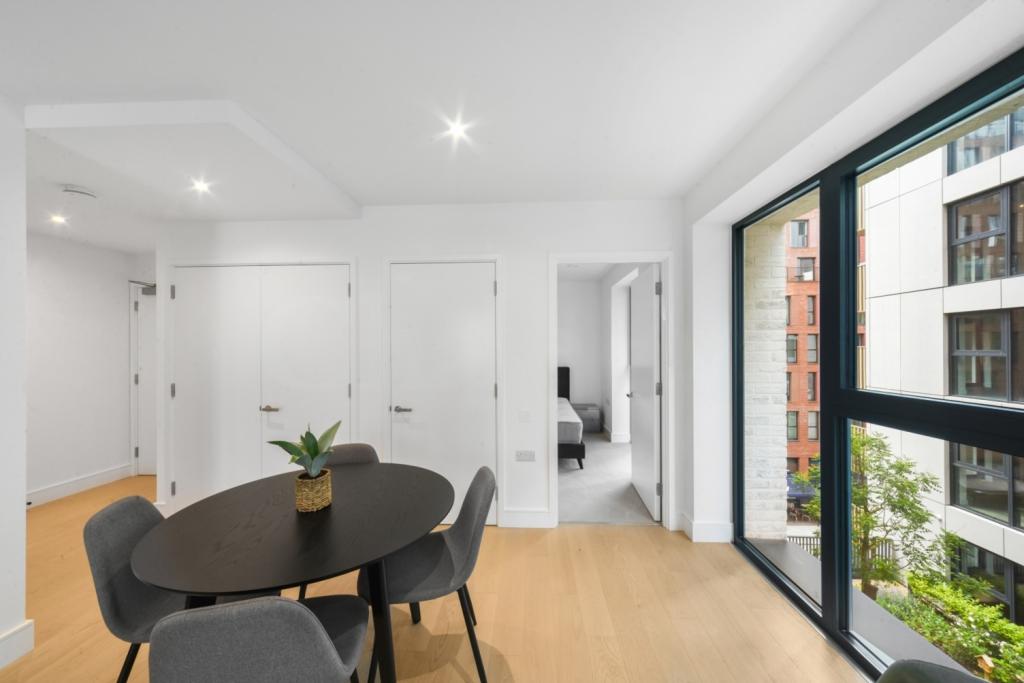 Park & Sayer – Two Bedroom Apartment To Rent – 714 sq ft – £3,466 pcm