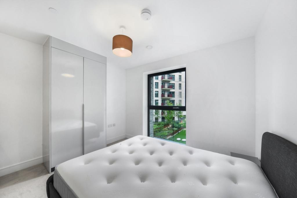 Park & Sayer – Two Bedroom Apartment To Rent – 714 sq ft – £3,466 pcm