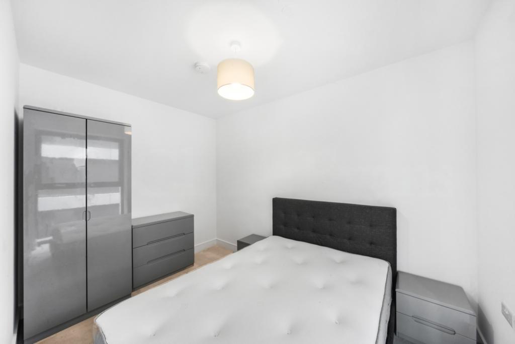 Park & Sayer – Two Bedroom Apartment To Rent – 714 sq ft – £3,466 pcm