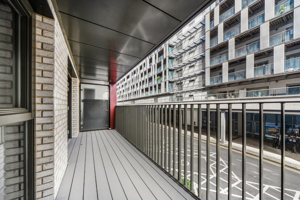 Windsor Square, Royal Arsenal Riverside, Woolwich, London, SE18 – 3 Bedroom Property to Rent