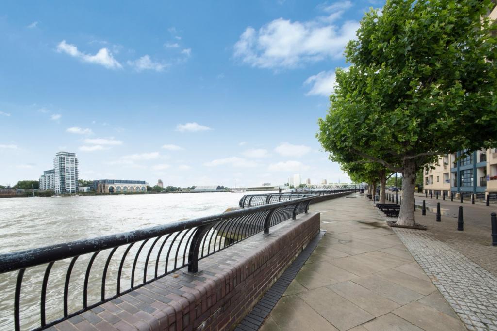 Burrells Wharf Square, Isle of Dogs, 1 Bedroom Apartment to Rent – £2,058pcm