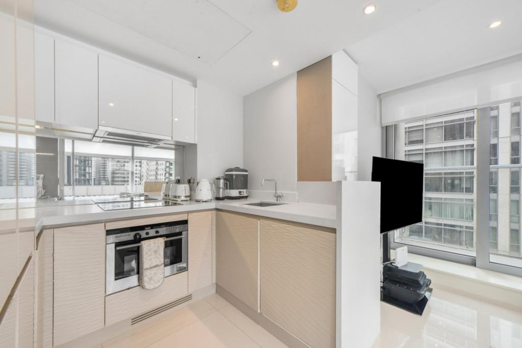 East Tower, Pan Peninsula, Canary Wharf – 2 Bedroom Apartment for Sale – £535,000