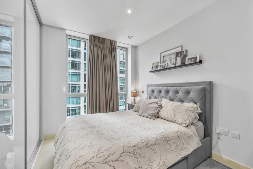 East Tower, Pan Peninsula, Canary Wharf – 2 Bedroom Apartment for Sale – £535,000