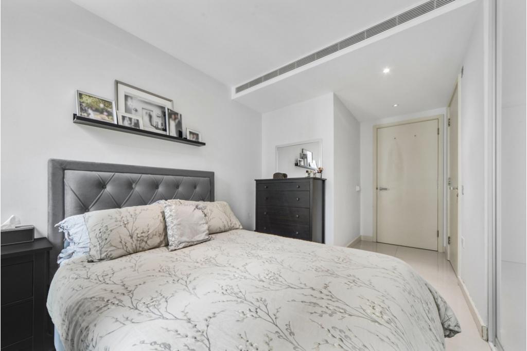 East Tower, Pan Peninsula, Canary Wharf – 2 Bedroom Apartment for Sale – £535,000