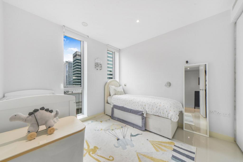 East Tower, Pan Peninsula, Canary Wharf – 2 Bedroom Apartment for Sale – £535,000