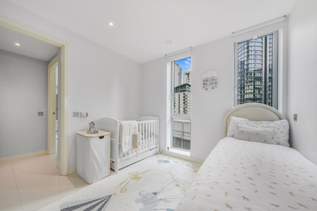 East Tower, Pan Peninsula, Canary Wharf – 2 Bedroom Apartment for Sale – £535,000