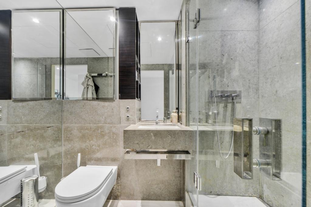 East Tower, Pan Peninsula, Canary Wharf – 2 Bedroom Apartment for Sale – £535,000
