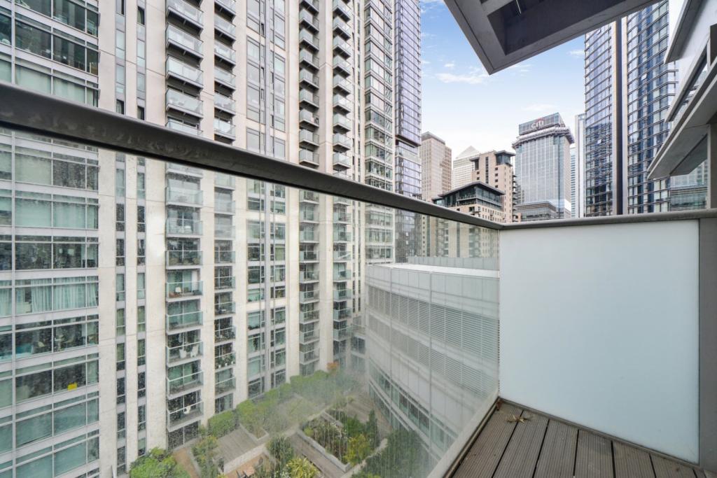 East Tower, Pan Peninsula, Canary Wharf – 2 Bedroom Apartment for Sale – £535,000