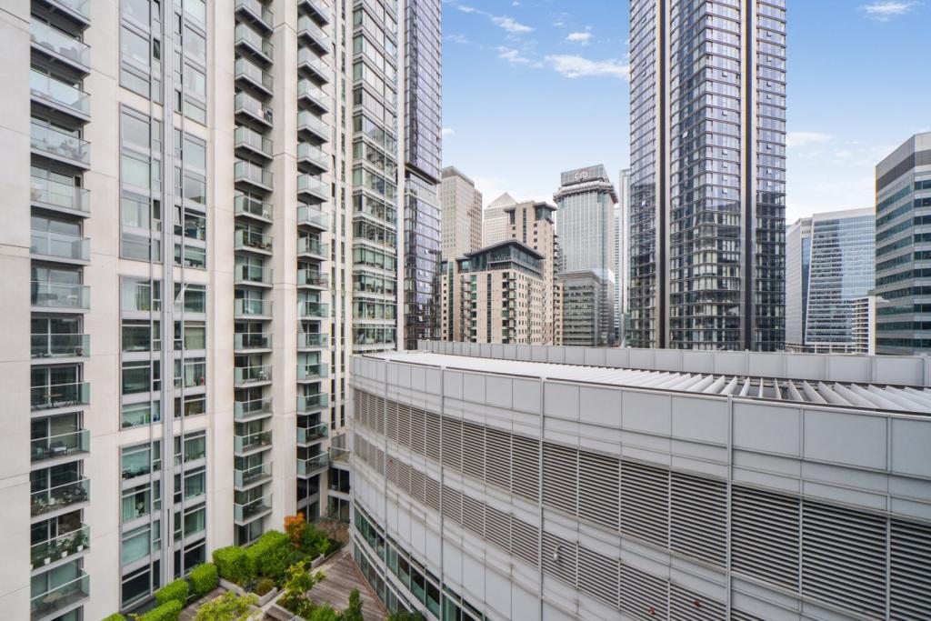 East Tower, Pan Peninsula, Canary Wharf – 2 Bedroom Apartment for Sale – £535,000