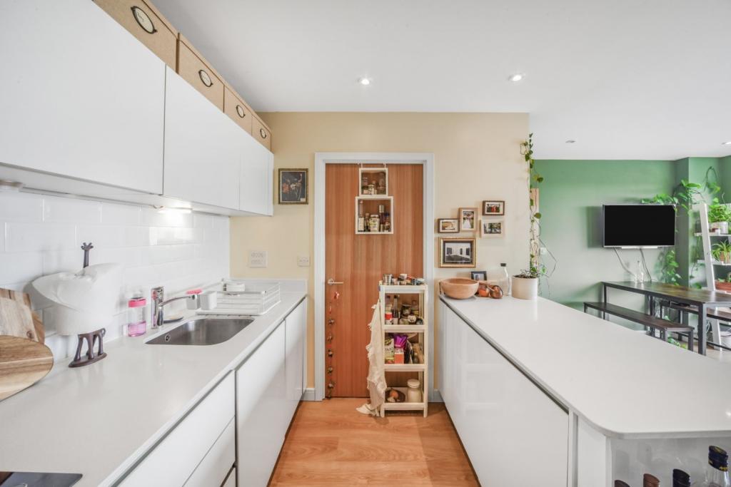 Kara Court, Caspian Wharf, Bow, London, E3 – 1 Bedroom Apartment for Sale – £374,950