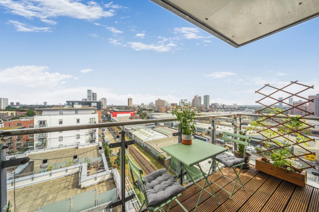 Kara Court, Caspian Wharf, Bow, London, E3 – 1 Bedroom Apartment for Sale – £374,950