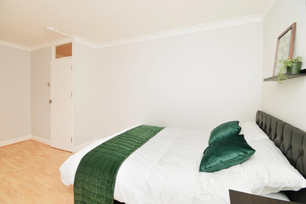 4 Bedroom Maisonette for Sale – Isle of Dogs, London E14