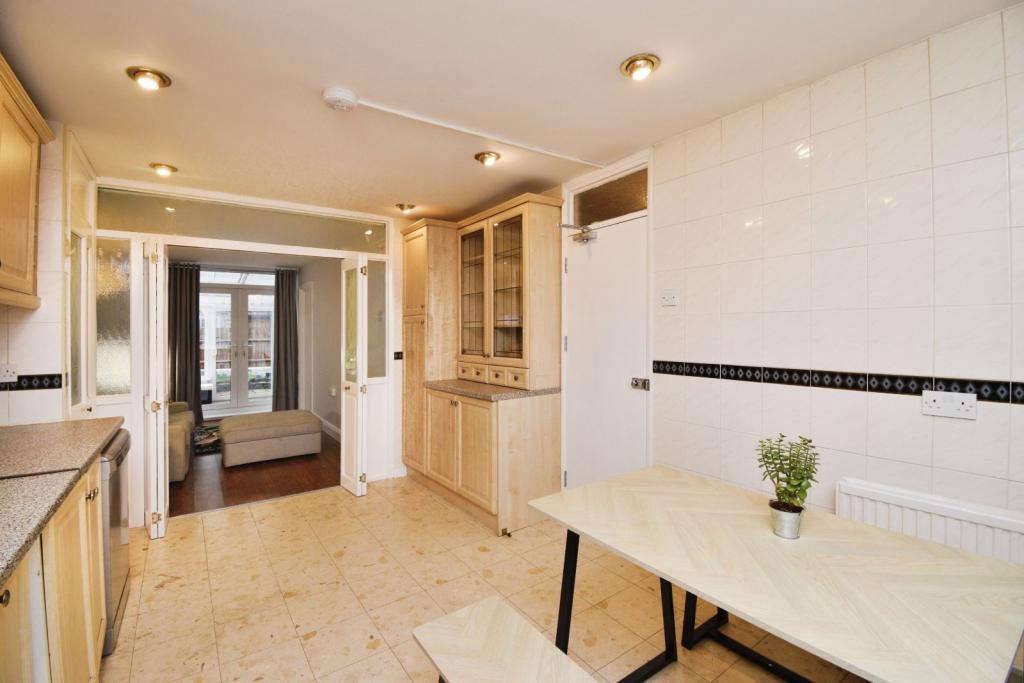 4 Bedroom Maisonette for Sale – Isle of Dogs, London E14