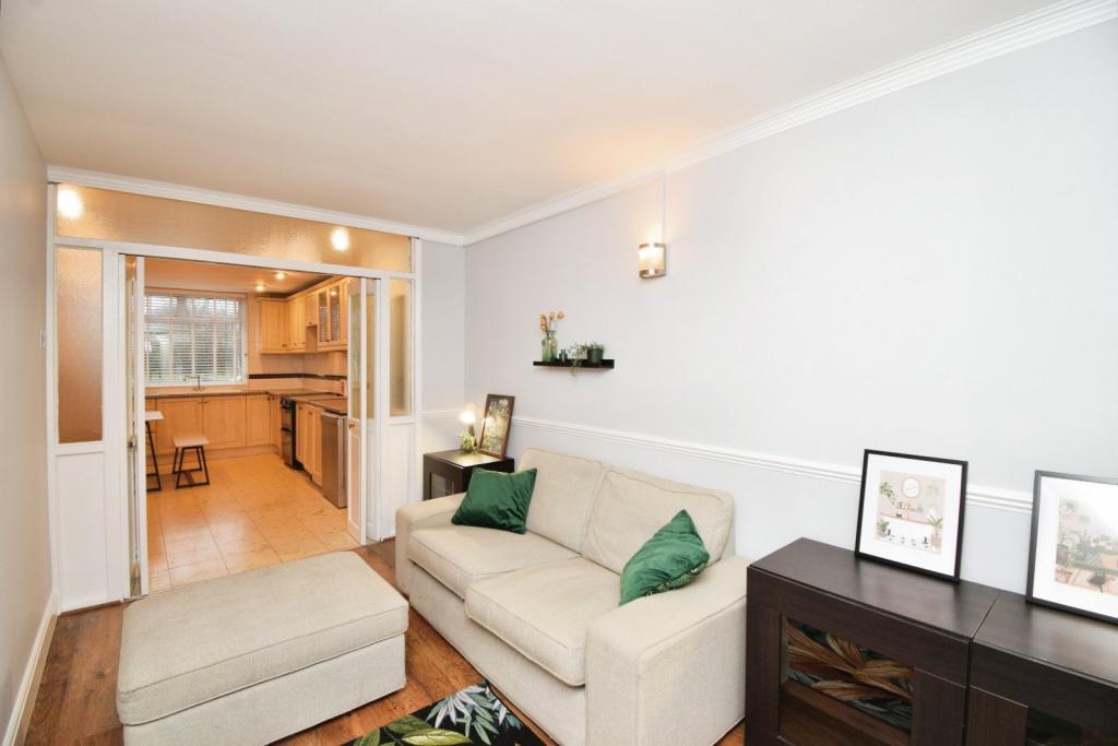 4 Bedroom Maisonette for Sale – Isle of Dogs, London E14
