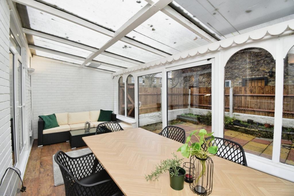 4 Bedroom Maisonette for Sale – Isle of Dogs, London E14
