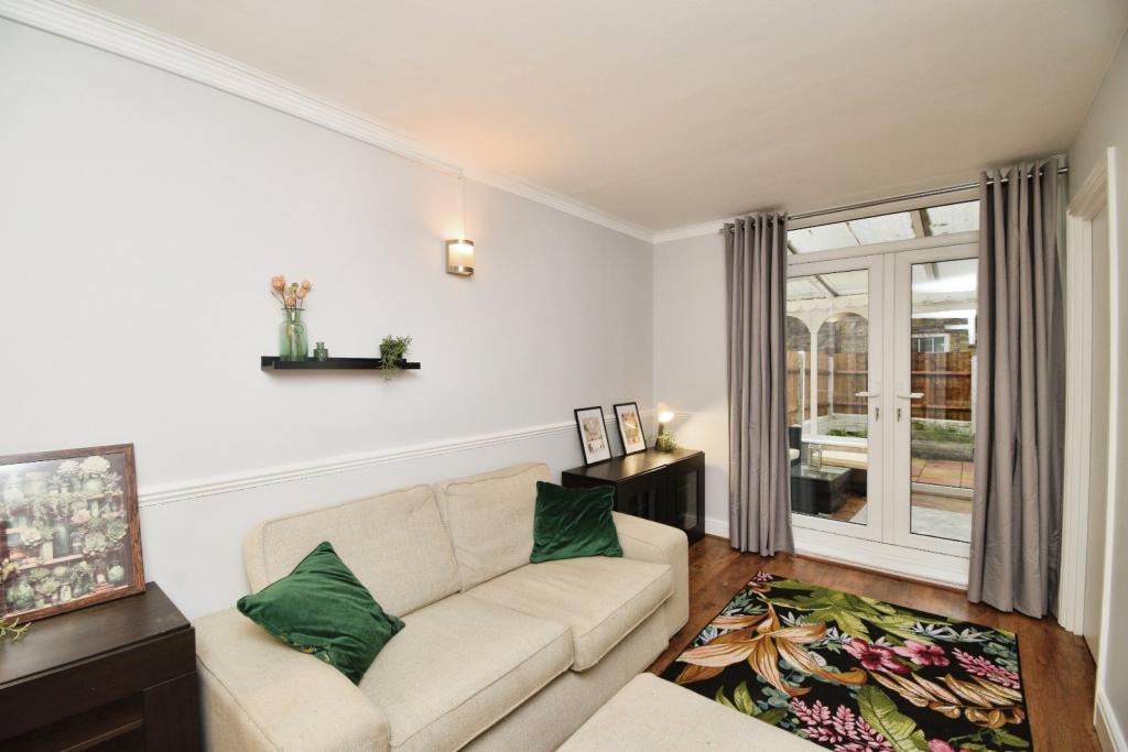 4 Bedroom Maisonette for Sale – Isle of Dogs, London E14