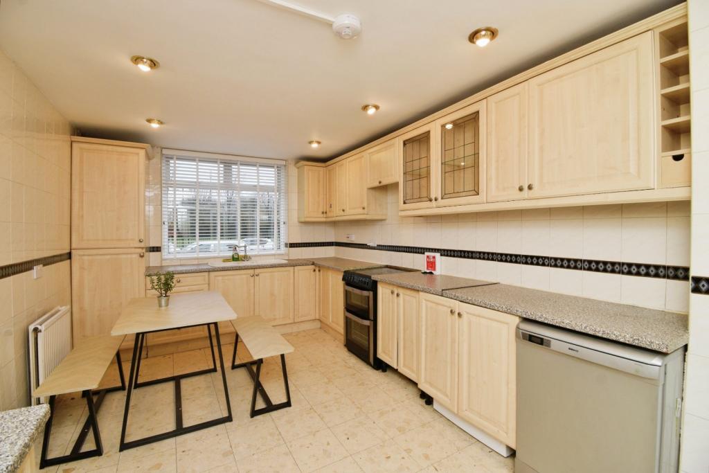 4 Bedroom Maisonette for Sale – Isle of Dogs, London E14