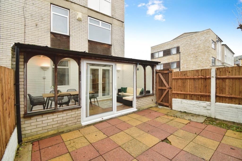 4 Bedroom Maisonette for Sale – Isle of Dogs, London E14