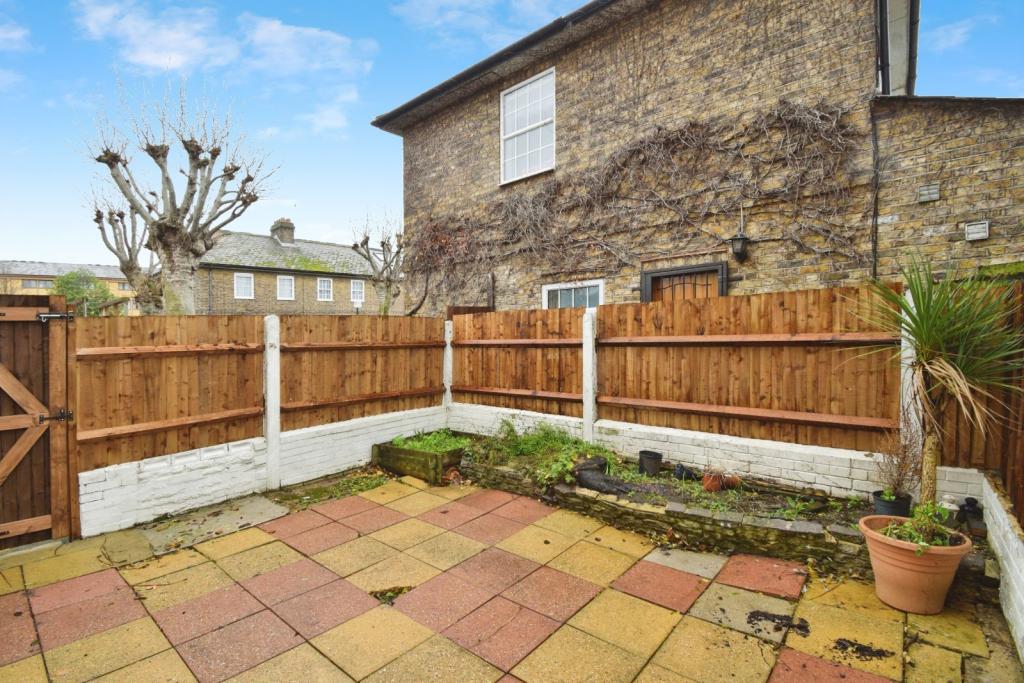 4 Bedroom Maisonette for Sale – Isle of Dogs, London E14