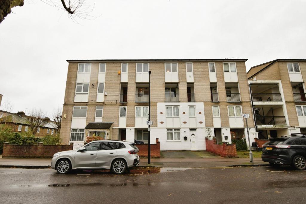 4 Bedroom Maisonette for Sale – Isle of Dogs, London E14