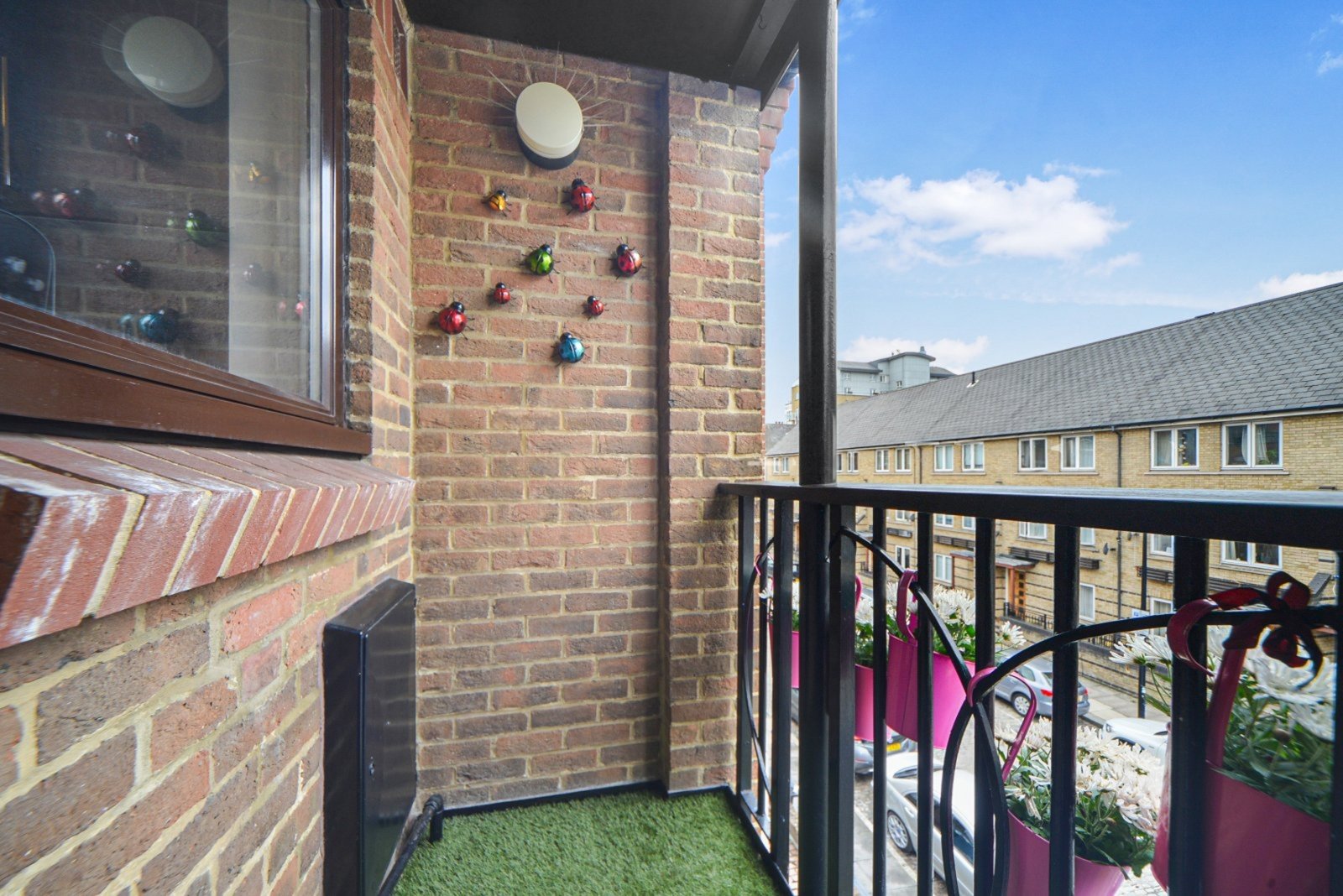 Manchester Road, Isle of Dogs, London, E14 – 1 Bedroom Apartment for Sale – £350,000
