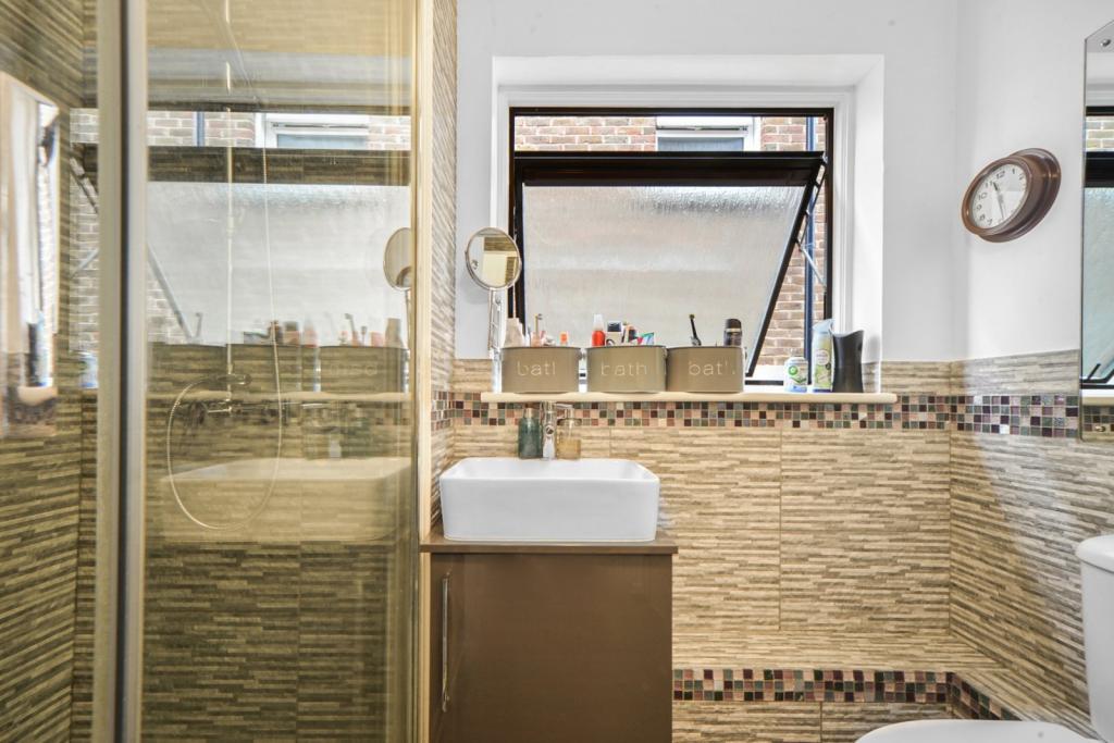 Manchester Road, Isle of Dogs, London, E14 – 1 Bedroom Apartment for Sale – £350,000