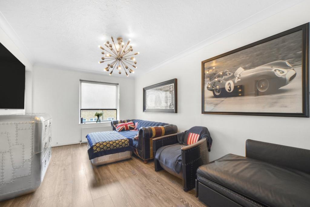 Manchester Road, Isle of Dogs, London, E14 – 1 Bedroom Apartment for Sale – £350,000