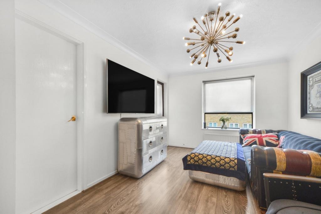 Manchester Road, Isle of Dogs, London, E14 – 1 Bedroom Apartment for Sale – £350,000