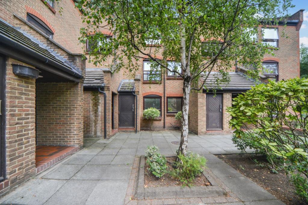 Manchester Road, Isle of Dogs, London, E14 – 1 Bedroom Apartment for Sale – £350,000