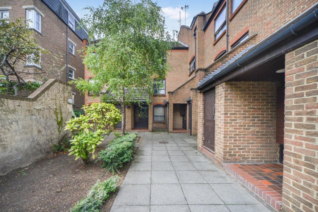 Manchester Road, Isle of Dogs, London, E14 – 1 Bedroom Apartment for Sale – £350,000