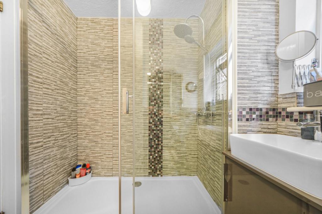 Manchester Road, Isle of Dogs, London, E14 – 1 Bedroom Apartment for Sale – £350,000