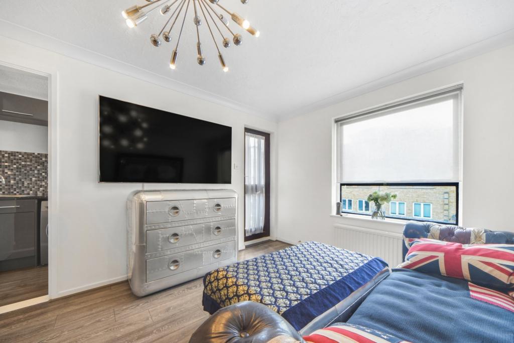 Manchester Road, Isle of Dogs, London, E14 – 1 Bedroom Apartment for Sale – £350,000