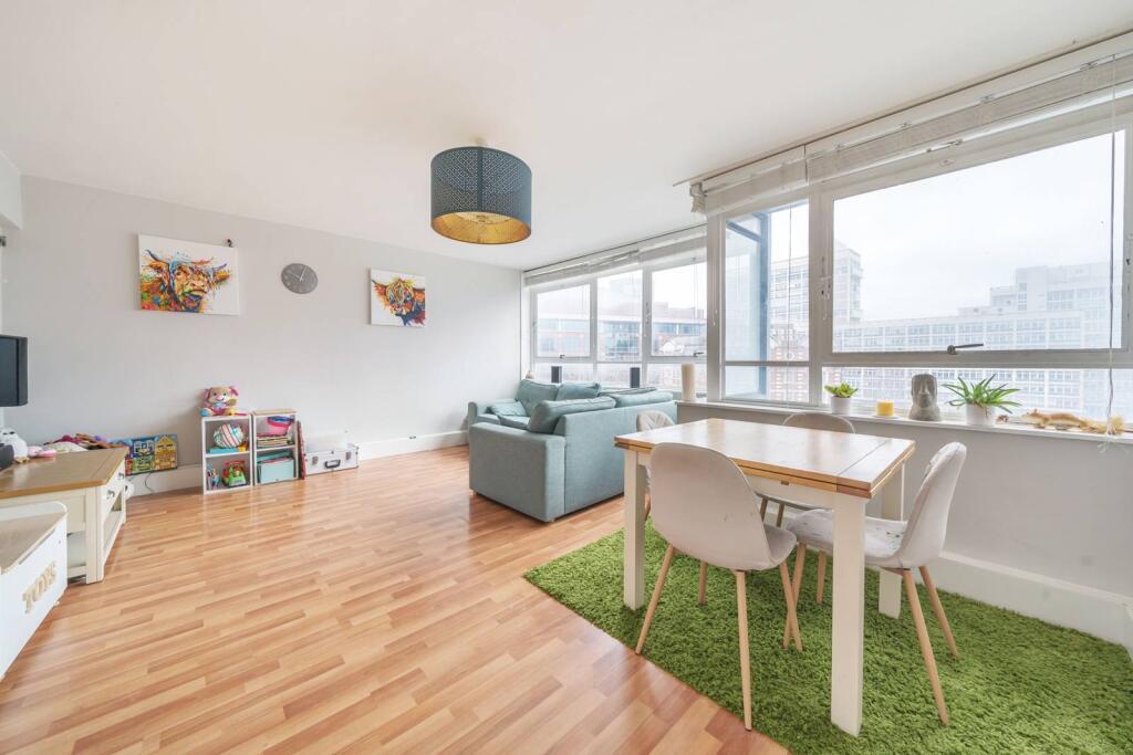 Three-bedroom flat within Perronet House