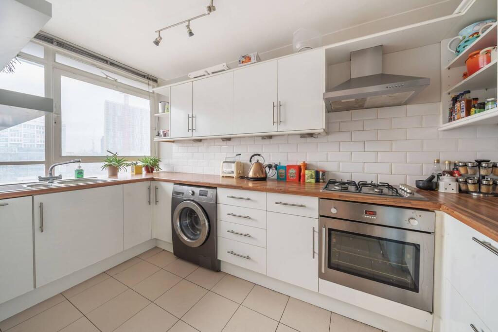 Three-bedroom flat within Perronet House