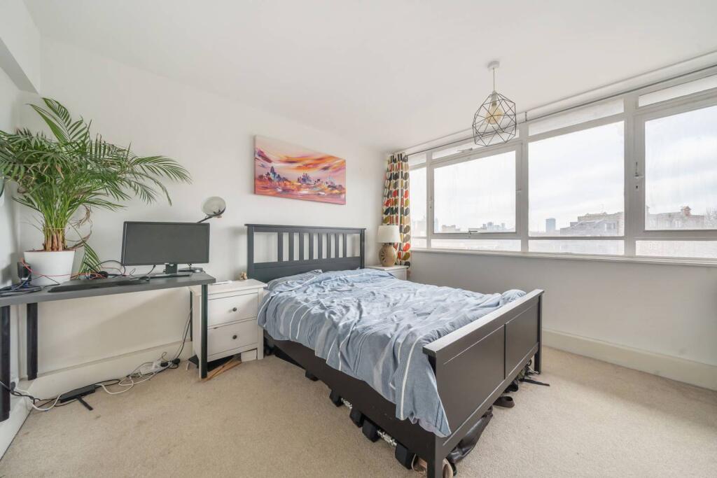 Three-bedroom flat within Perronet House