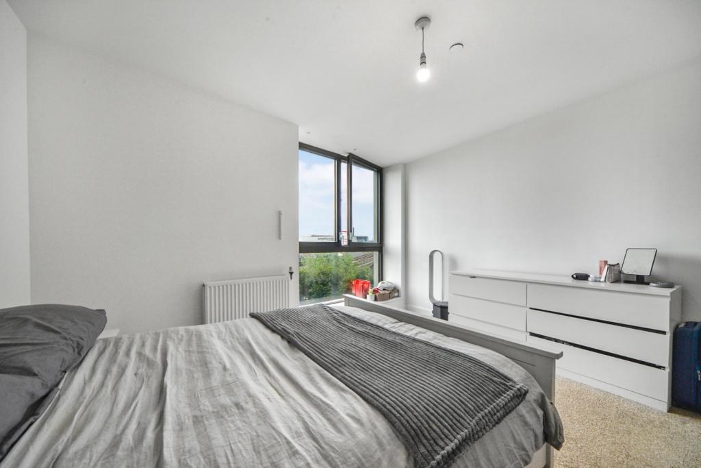 One Bedroom Apartment for Sale – 569 sq ft – £290,000 – Waterside Park, London E16