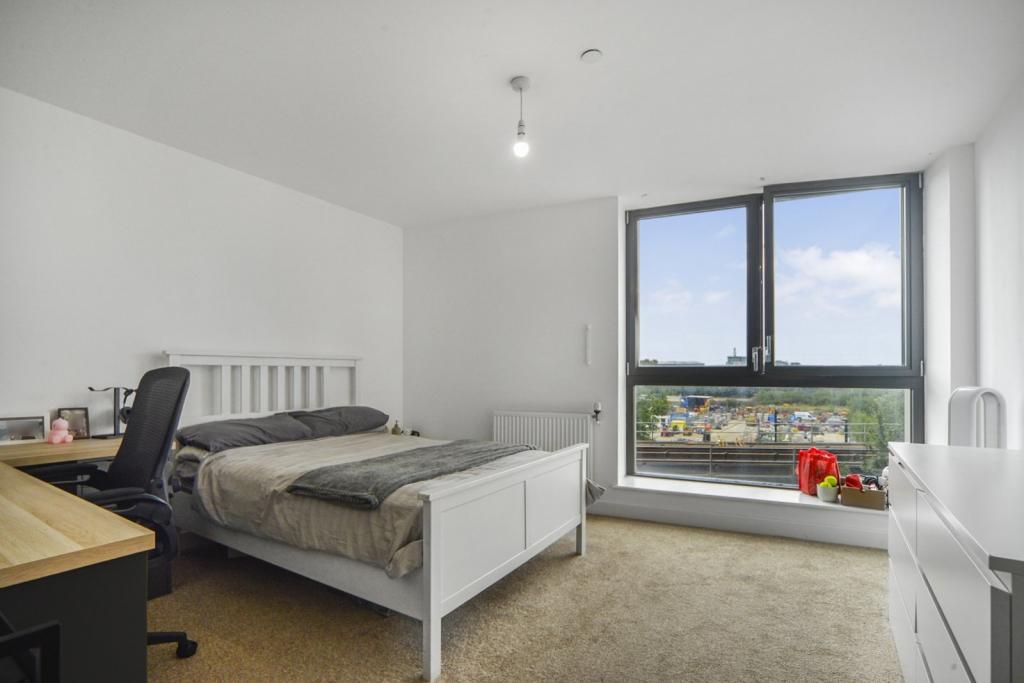One Bedroom Apartment for Sale – 569 sq ft – £290,000 – Waterside Park, London E16